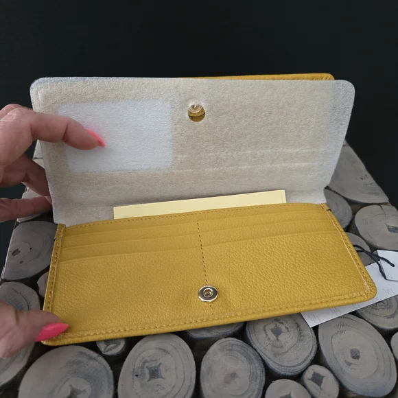 NWT Dooney & Bourke Pebble Grain Leather Wallet - Picture 3 of 4